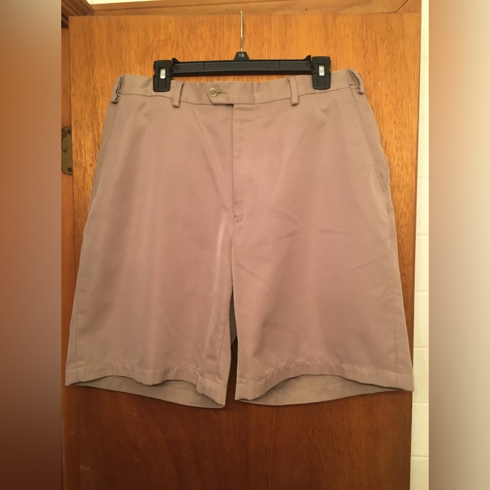 Jos. A. Bank Leadbetter Golf shorts mens size 34 Reg Tan Khaki